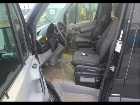 Used 2013 Mercedes-Benz Sprinter 2500 image 11