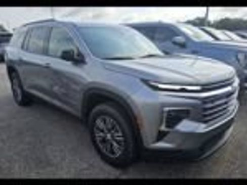 Used 2026 Chevrolet Traverse LT FWD image 5