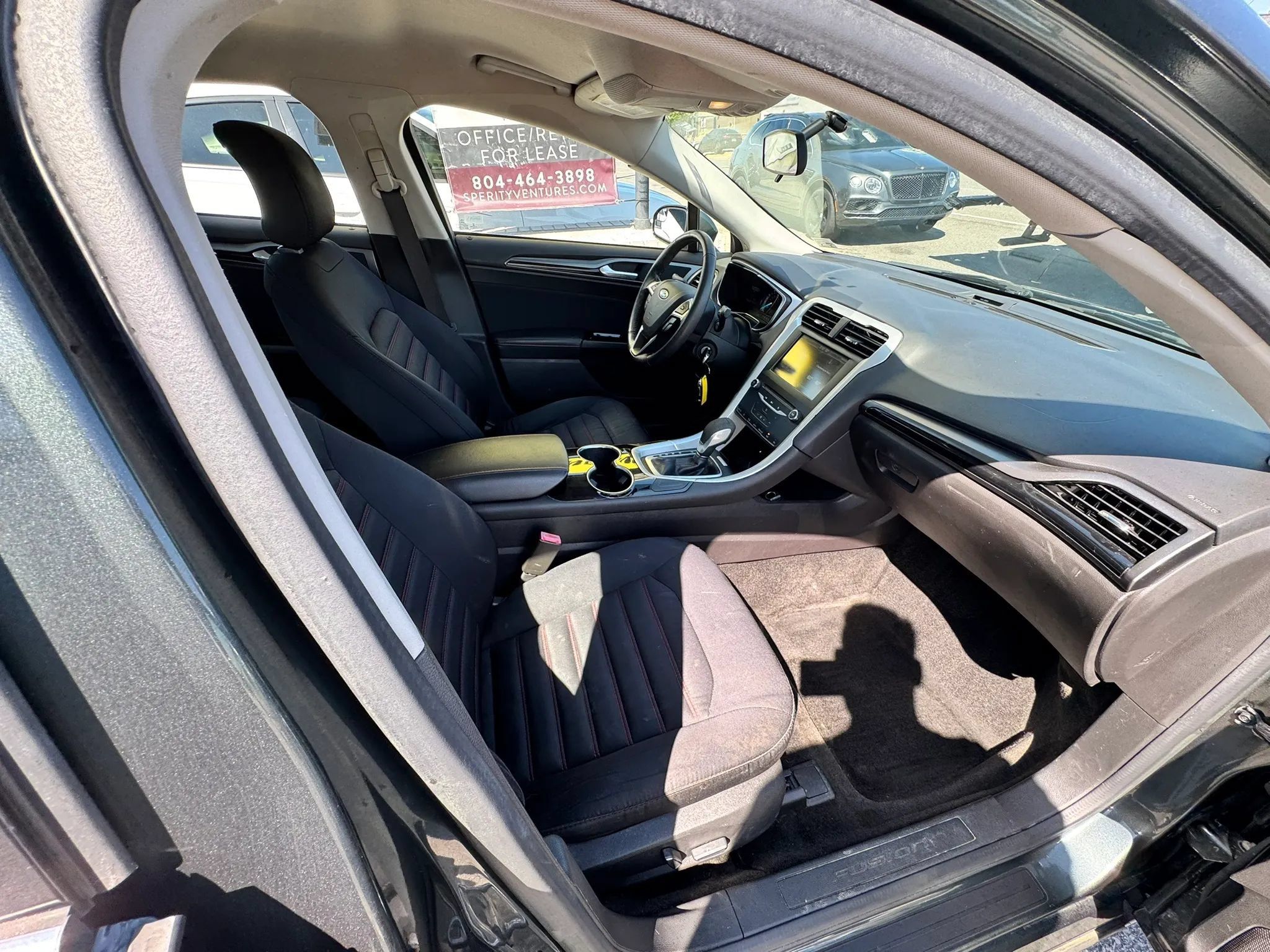 Used 2015 Ford Fusion SE FWD image 18