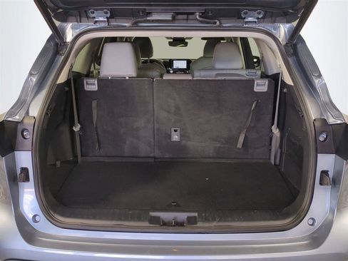 Used 2023 Toyota Highlander XLE FWD image 14