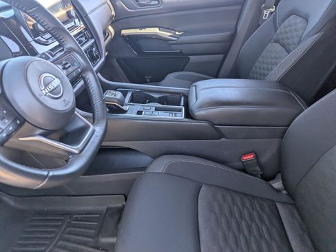 Used 2024 Nissan Pathfinder SV w/ SV Premium Package image 18