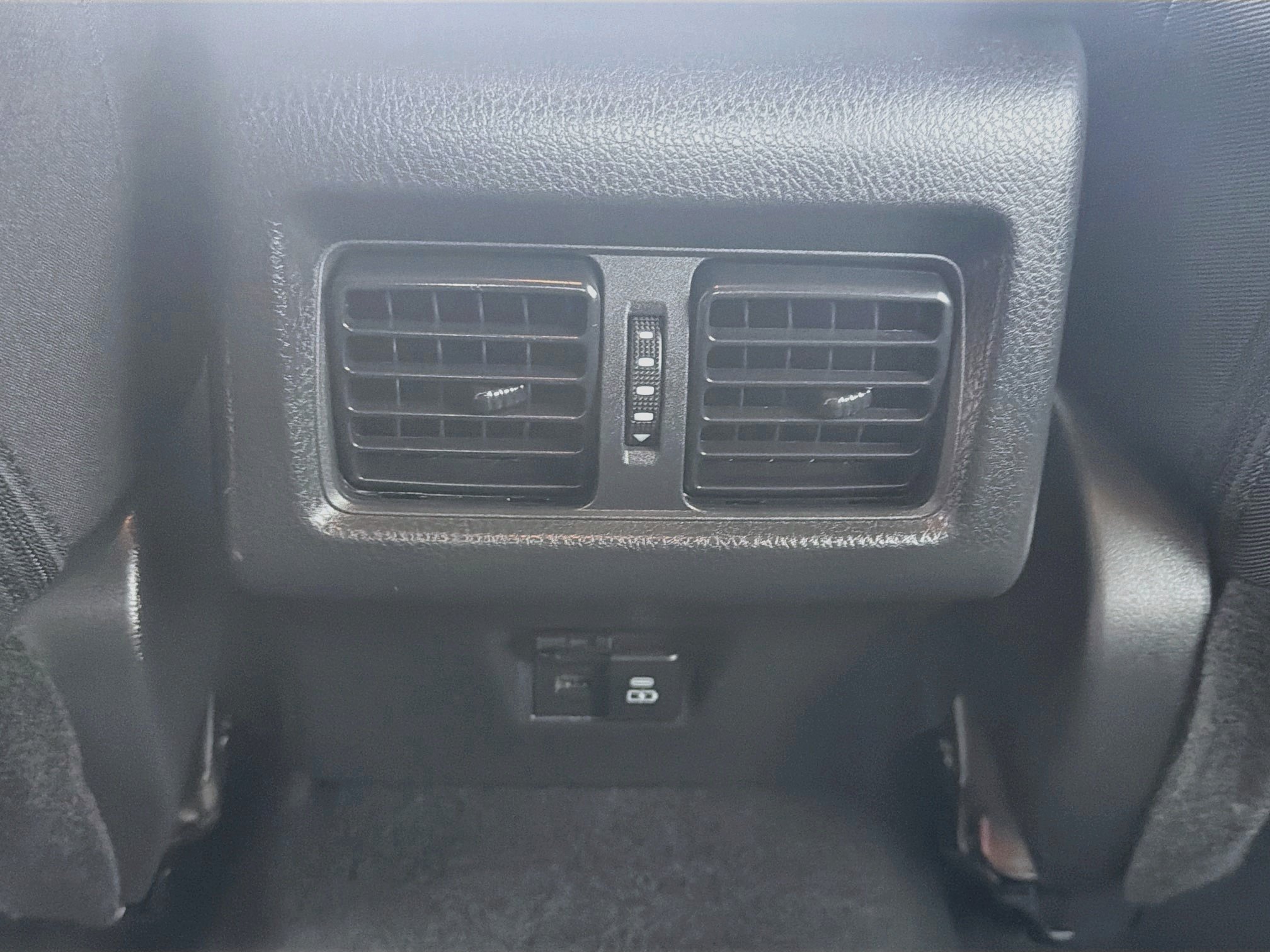 Used 2025 Toyota Camry LE FWD image 28