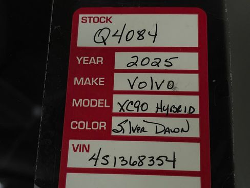 Certified 2025 Volvo XC90 B5 Plus AWD/4WD image 40