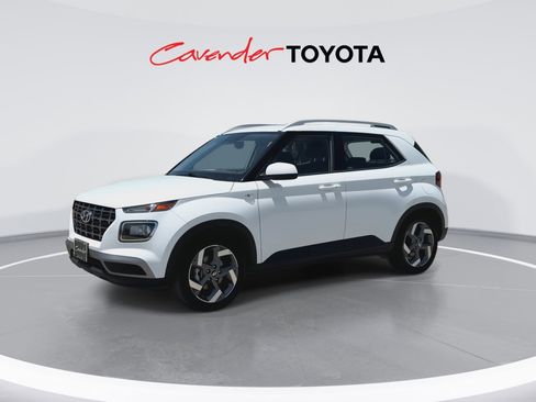 Used 2025 Hyundai Venue SEL FWD image 4