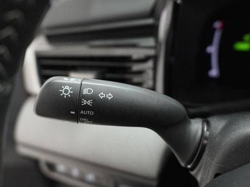 Used 2025 Toyota Camry SE FWD image 19
