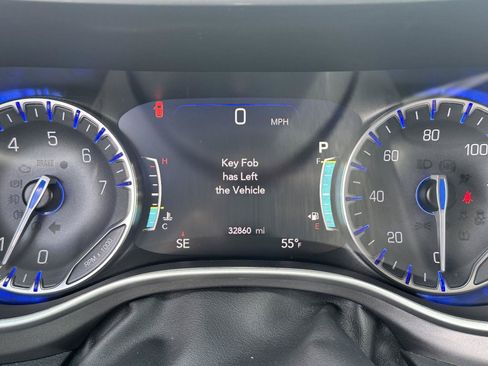Used 2024 Chrysler Pacifica Touring-L FWD image 29