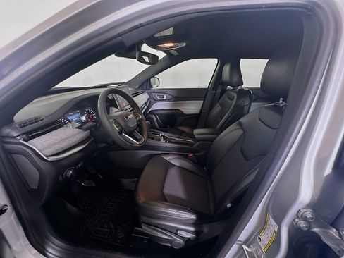 Used 2024 Jeep Compass Latitude image 13