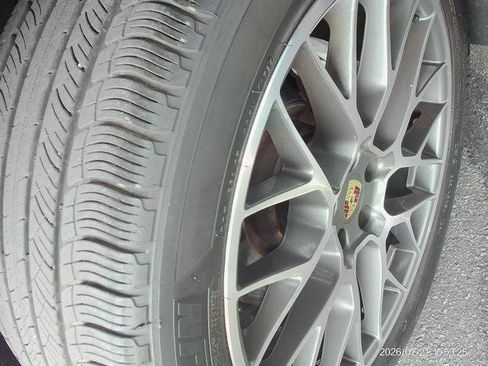 Used 2018 Porsche Macan AWD/4WD image 8
