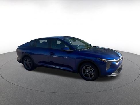Used 2025 Kia K4 LXS image 2