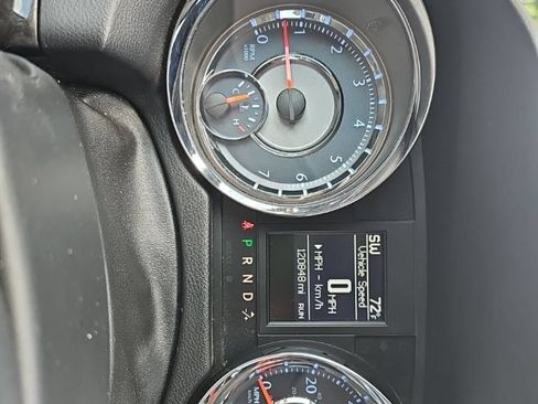 Used 2015 Chrysler Town & Country Touring-L w/ Driver Convenience Group FWD image 7
