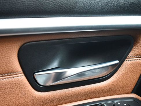 Used 2017 BMW 330i xDrive 330i xDrive image 16