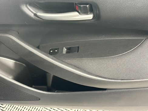 Used 2021 Toyota Corolla LE FWD image 28