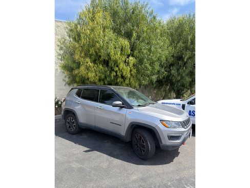 Used 2019 Jeep Compass Trailhawk AWD/4WD image 3