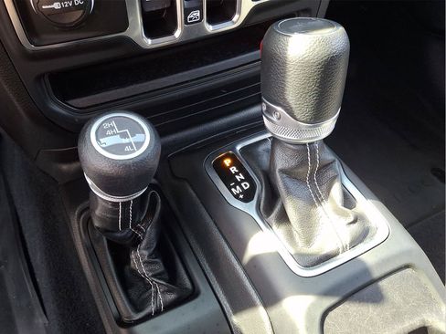 Used 2023 Jeep Wrangler Unlimited Sahara AWD/4WD image 12