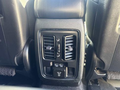 Used 2022 Jeep Grand Cherokee Limited image 15