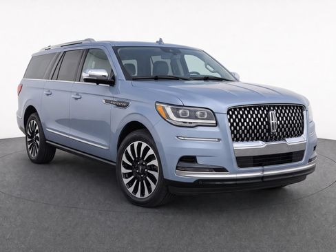 Used 2022 Lincoln Navigator L Black Label AWD/4WD image 2
