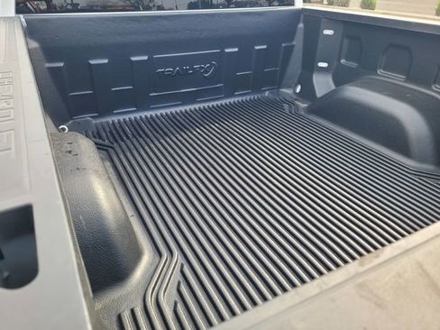 Used 2025 Chevrolet Silverado 1500 LT image 25