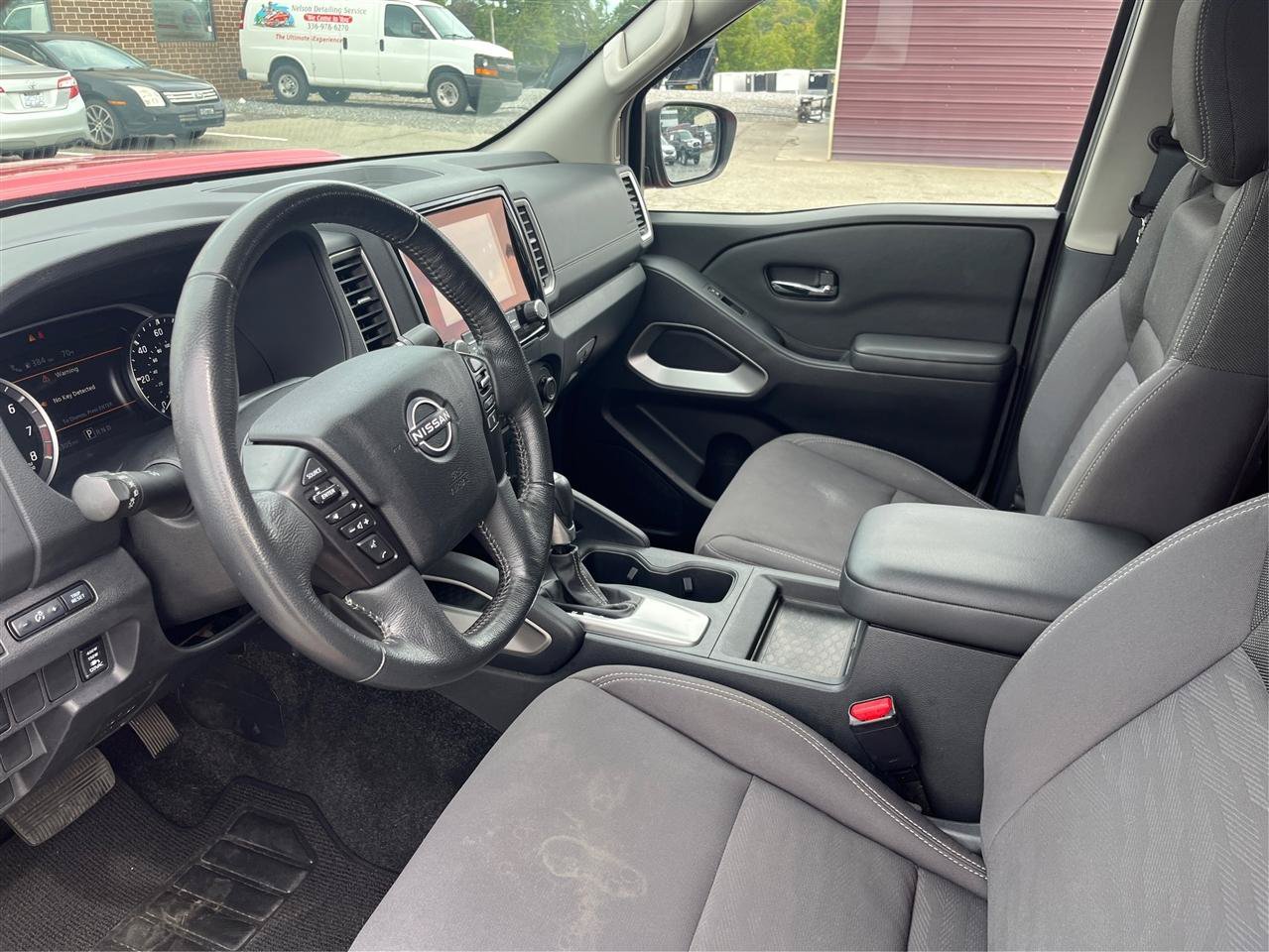 Used 2022 Nissan Frontier SV RWD image 9