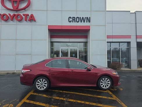 Used 2018 Toyota Camry LE image 2