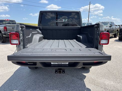 Used 2022 Jeep Gladiator Sport AWD/4WD image 30
