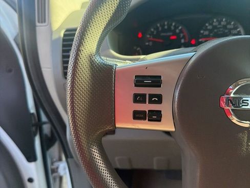 Used 2013 Nissan Frontier SV image 30