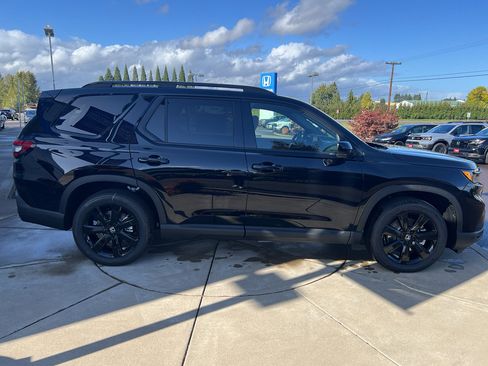 New 2025 Honda Pilot Black Edition image 12
