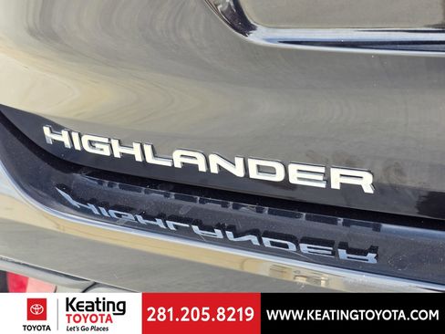 Used 2024 Toyota Highlander XLE FWD image 9