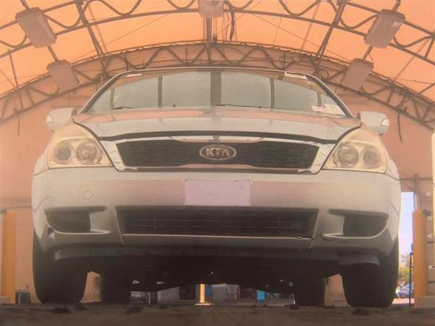 Used 2012 Kia Sedona LX w/ PWR Pkg FWD image 3