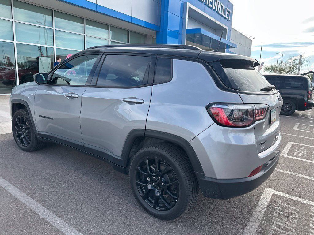 Used 2022 Jeep Compass Latitude AWD/4WD image 7