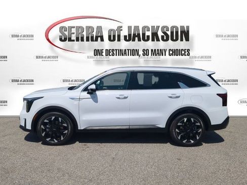 Certified 2025 Kia Sorento EX image 5