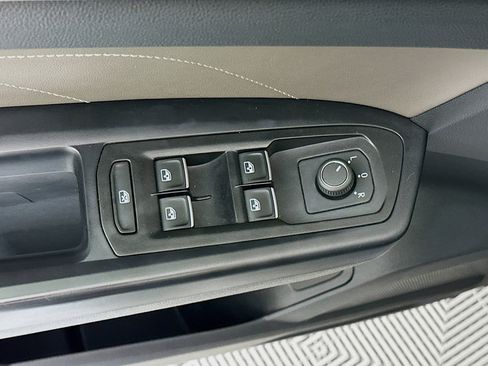Used 2021 Volkswagen Atlas Cross Sport SE FWD image 15