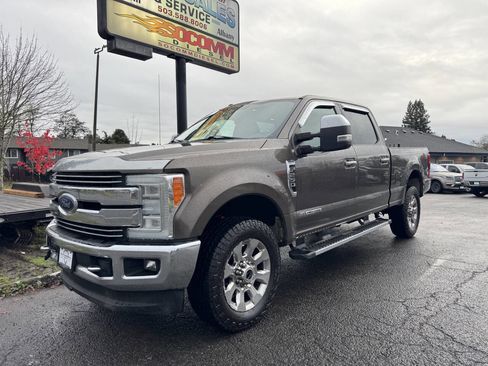 Used 2017 Ford F250 Lariat w/ Chrome Package image 1