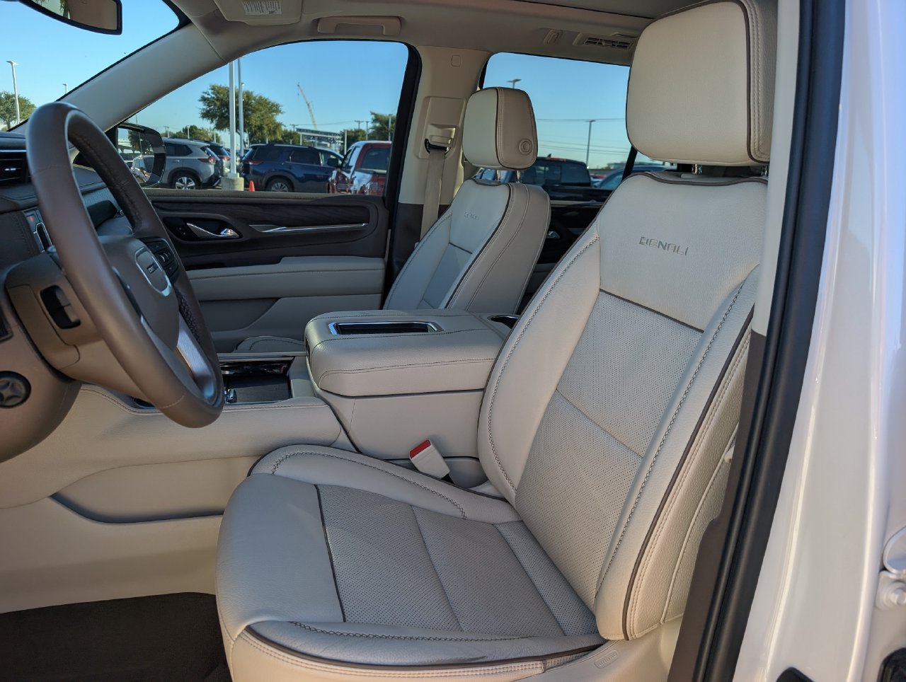 Used 2024 GMC Yukon Denali RWD image 24