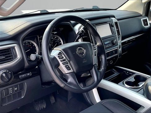 Used 2018 Nissan Titan SV w/ SV Convenience Package AWD/4WD image 15