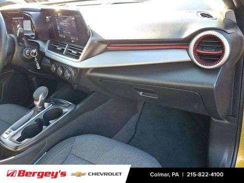 Certified 2024 Chevrolet Trax RS w/ Driver Confidence Package image 27