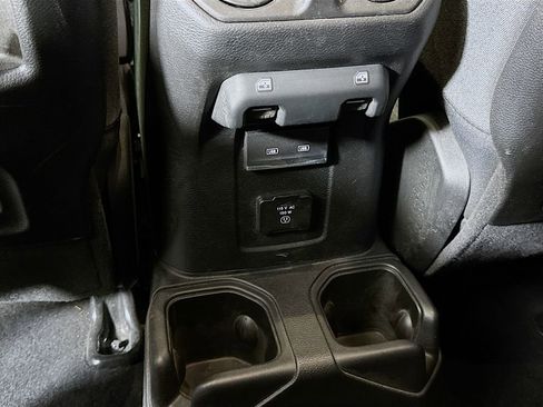 Used 2025 Jeep Wrangler Unlimited Rubicon w/ Convenience Group AWD/4WD image 28