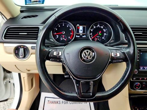 Used 2018 Volkswagen Passat 2.0T SE FWD image 13