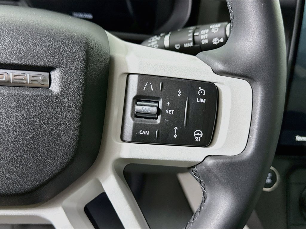 Used 2026 Land Rover Defender 110 X-Dynamic SE AWD/4WD image 12