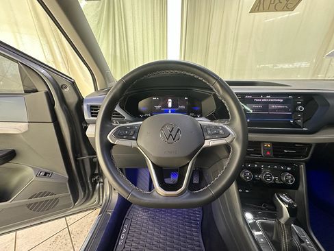 Used 2024 Volkswagen Taos SE AWD/4WD image 21