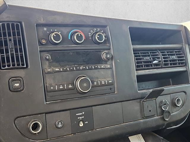 Used 2017 Chevrolet Express 2500 RWD image 11