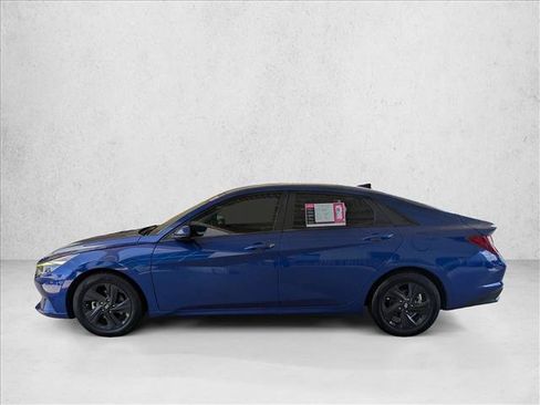 Used 2022 Hyundai Elantra SEL w/ Convenience Package FWD image 9