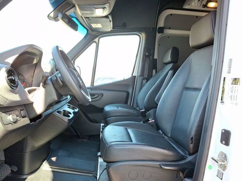 Used 2021 Mercedes-Benz Sprinter 2500 image 10