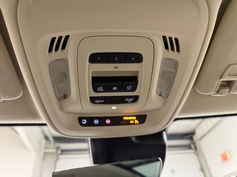 Certified 2022 Buick Envision Avenir w/ Technology Package II image 23