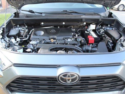 Used 2019 Toyota RAV4 LE image 29