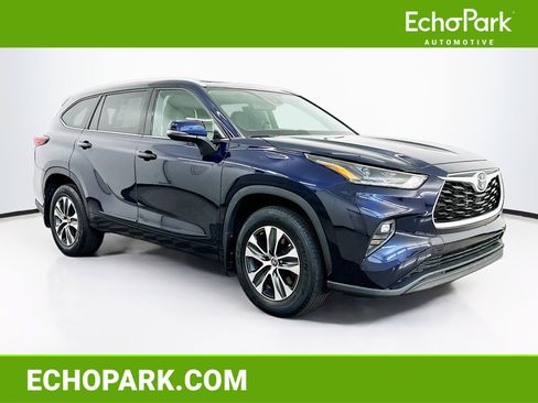 Used 2022 Toyota Highlander XLE image 1