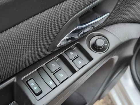 Used 2016 Chevrolet Cruze LT image 17