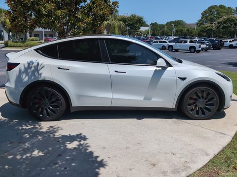 Used 2022 Tesla Model Y Performance AWD/4WD image 11