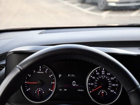 Used 2024 Kia Carnival LX image 24