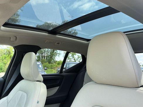 Used 2023 Volvo XC40 B5 Plus w/ Climate Package AWD/4WD image 28