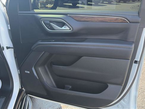 Used 2022 Chevrolet Suburban Premier AWD/4WD image 22